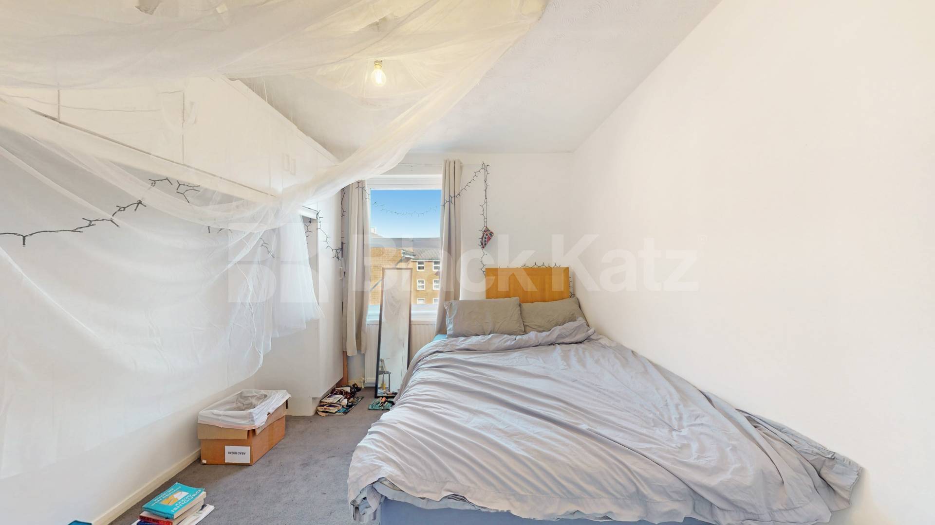 Fantastic two bed located within mins to Camden & Kings Cross Barker Drive, Camden